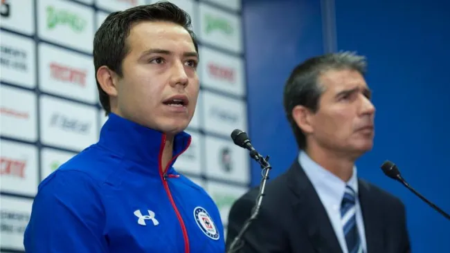  Erick 'Cubo' Torres, durante su presentación como jugador de Cruz Azul