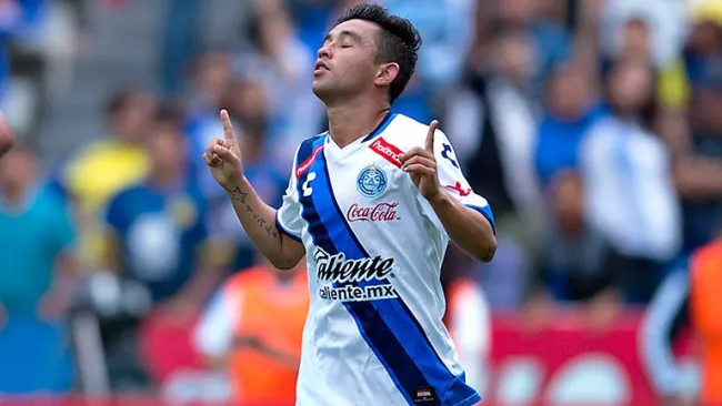 Hobbit Bermúdez festeja gol con Puebla en el Apertura 2016