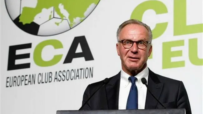 Karl-Heinz Rummenigge, director de la ACE, habla en la asamblea general 