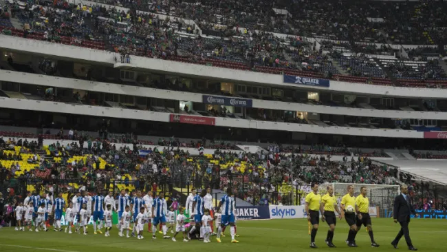 Momento en que el Tri y Honduras saltan al campo
