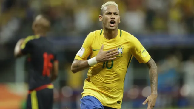 Neymar festeja anotación contra Colombia