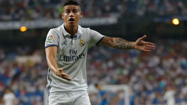 James Rodríguez reclama en juego del Real Madrid