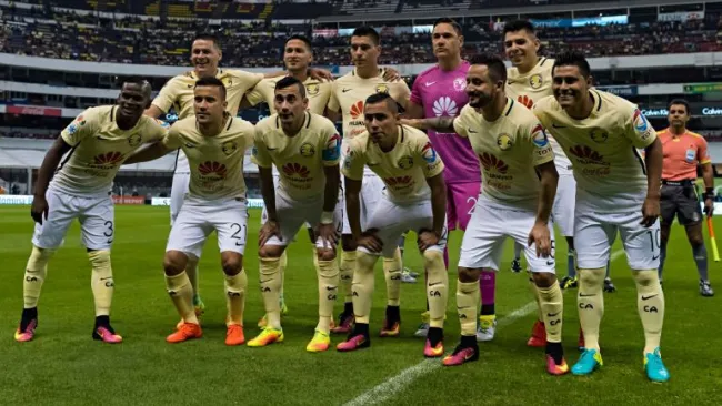 Jugadores del América posan previo a un encuentro de Liga MX