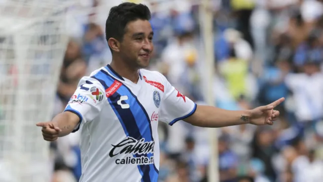 Christian Bermúdez celebra gol con Puebla 