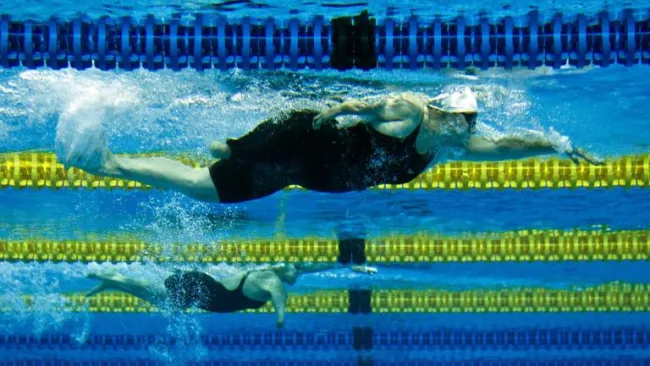Doramitzi González, durante una competencia de natación 