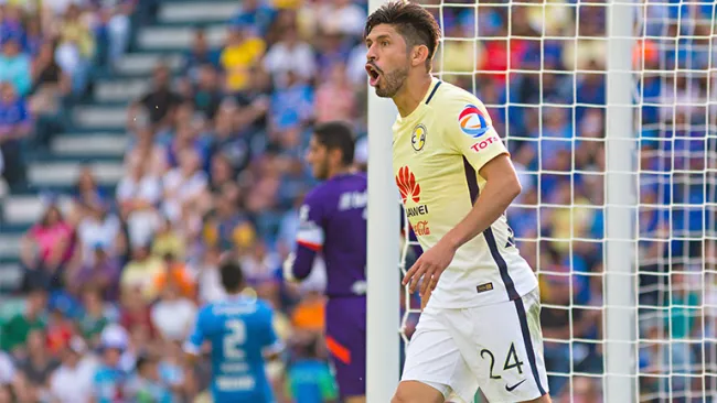 Oribe Peralta festeja su gol contra Cruz Azul