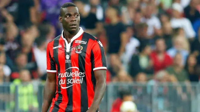 Mario Balotelli en su debut con el Nice