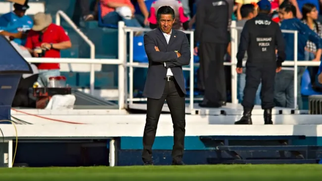 Ambriz observa a las Águilas en el Clásico Joven