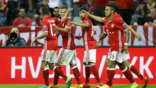 Jugadores del Bayern festejan una anotación contra Rostov