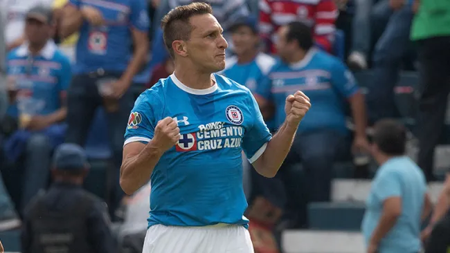 Chaco Giménez en un partido de Cruz Azul
