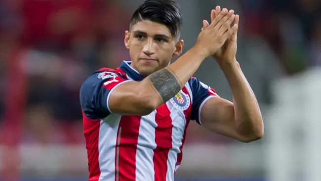 Pulido aplaude en un partido de Chivas
