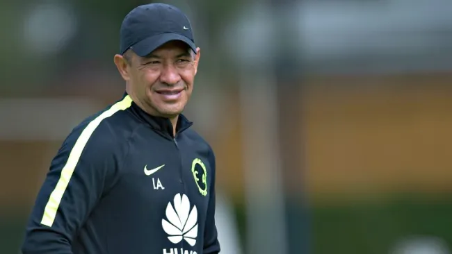 Ambriz en un entrenamiento de las Águilas