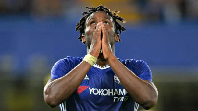 Michy Batshuayi, delantero del Chelsea, en lamento 