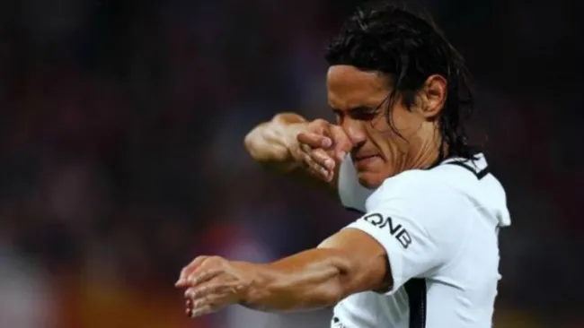 Edinson Cavani en festejo de gol