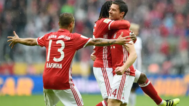 Rafinha, Renato y Xabi Alonso celebran triunfo frente Ingolstadt