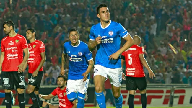 Enzo Roco celebra su primer gol en México frente a Chiapas