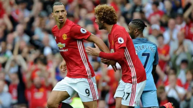 Zlatan Ibrahimovic festeja un gol con el Manchester United