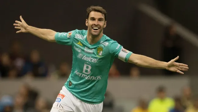 Mauro Boselli celebra una de sus anotaciones frente al América