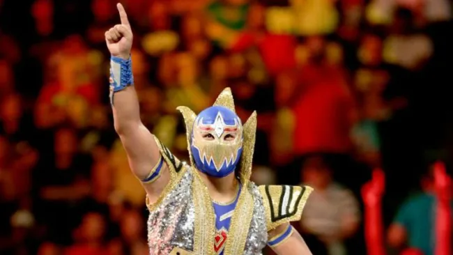 Gran Metalik durante su debut en Raw
