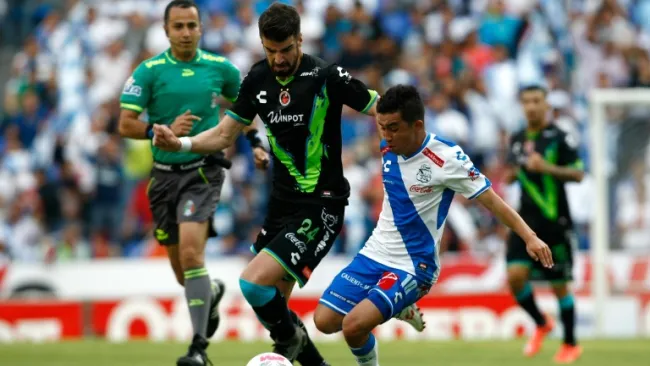 Rodrigo Roya y Christian Bermudez durante el partido de la Jornada 9