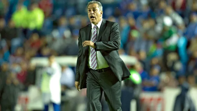 Tomás Boy, durante el juego contra Toluca