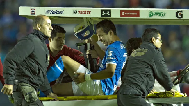 Cubo Torres se duele tras lesionarse contra Toluca