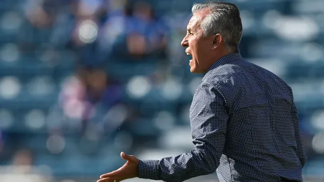 Sergio Bueno durante partido de la J9 en Apertura 2015