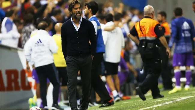 Quique Sánchez, entrenador de Espanyol, durante el juego frente a Real Madrid por la J4