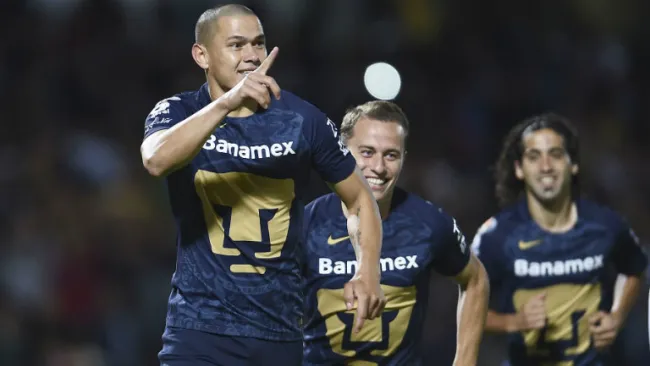 Verón festeja su anotación contra Atlas