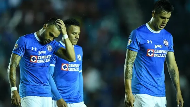 Jugadores de Cruz Azul se lamentan tras una derrota