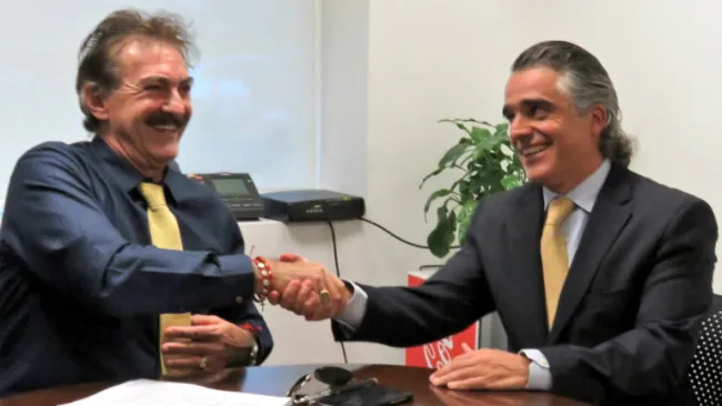 La Volpe, en su firma de contrato