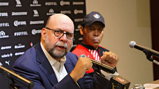 Gustavo Guzmán en conferencia de prensa