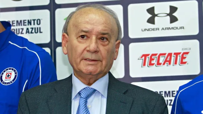 Guillermo Álvarez en conferencia de prensa de Cruz Azul