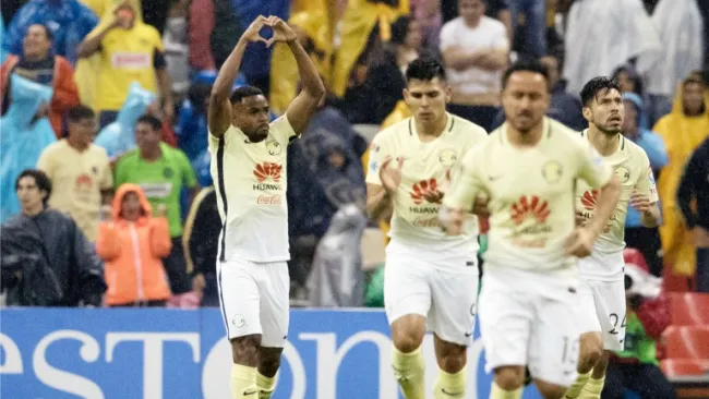 William Da Silva festeja su gol contra Pumas