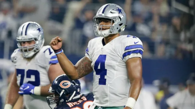 Dak Prescott celebrando un TD de los Vaqueros de Dallas