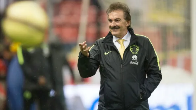 Ricardo La Volpe en su debut con las Águilas del América