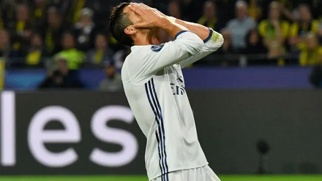 Cristiano Ronaldo se lamenta en juego contra el Dortmund