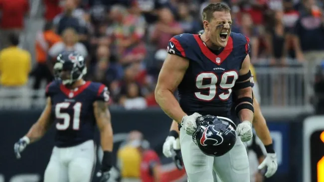 J.J. Watt lamenta una jugada de los Texanos de Houston