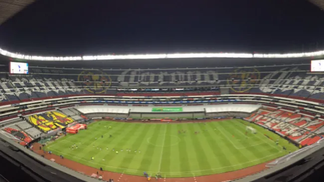 Gradas del Estadio Azteca lucen casi vacías contra Tiburones