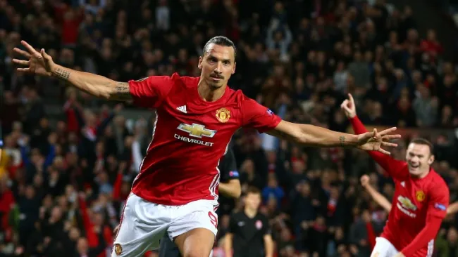 Zlatan Ibrahimovic celebra su gol en Europa League