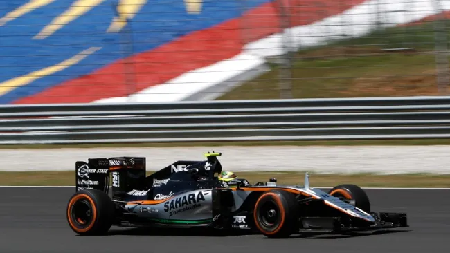 Checo Pérez realiza en la Q2 del GP de Malasia