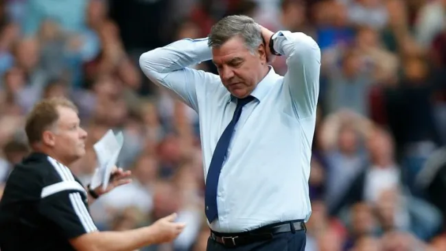 Sam Allardyce en lamento durante un partido con el West Ham en 2014