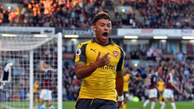 Alex Oxlade-Chamberlain celebra el gol de último minuto