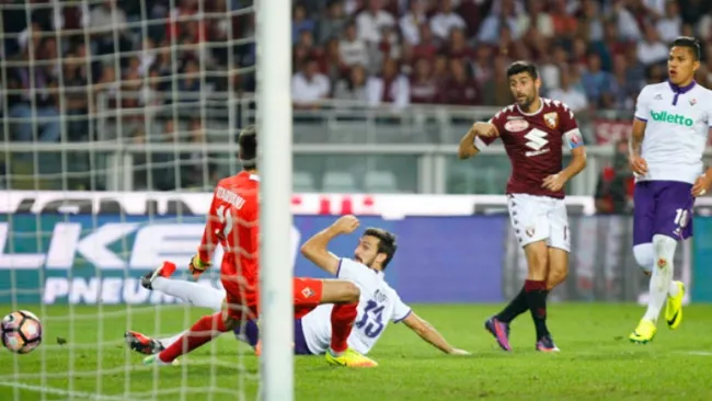 Carlos Salcedo no pudo evitar la anotación de los de Torino