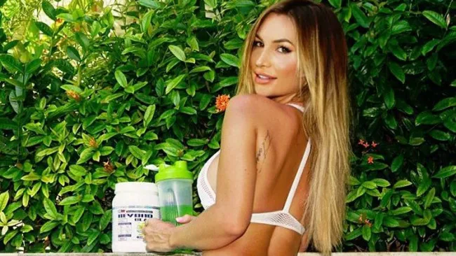 La neozelandeza Rosanna Arkle 'derrite' con su cuerpo la lente de la cámara 