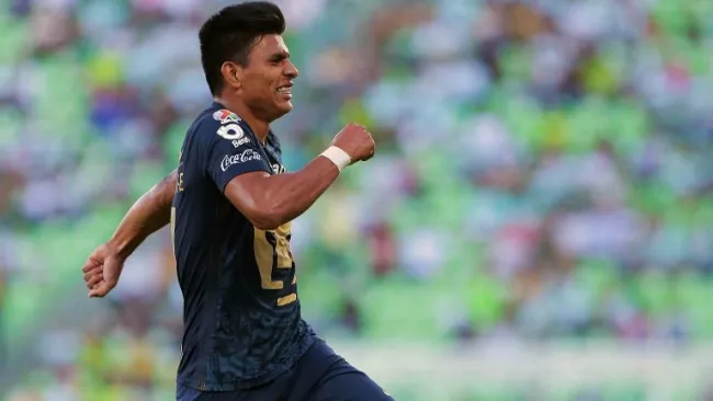 Gallardo celebra un gol con los Pumas