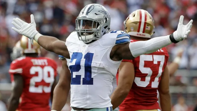 Ezekiel Elliot celebra uno de sus TD's de esta tarde