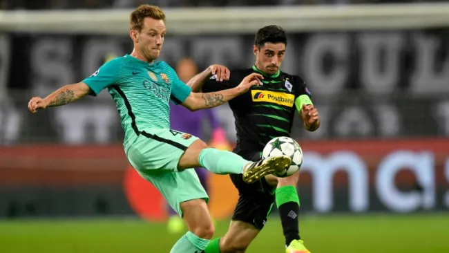 Rakitic disputa un duelo con el Barcelona en Champions