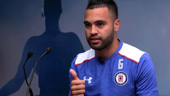 Julián Velázquez habla en conferencia de prensa