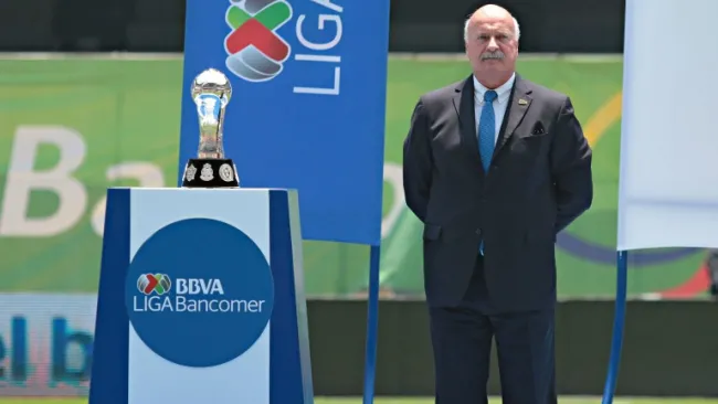 Enrique Bonilla, en un evento en el Estadio Azteca